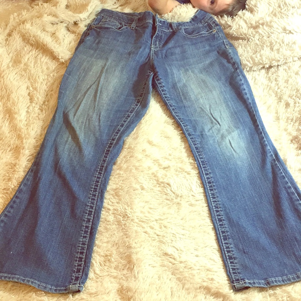 Maurices size 9/10 xshort jeans